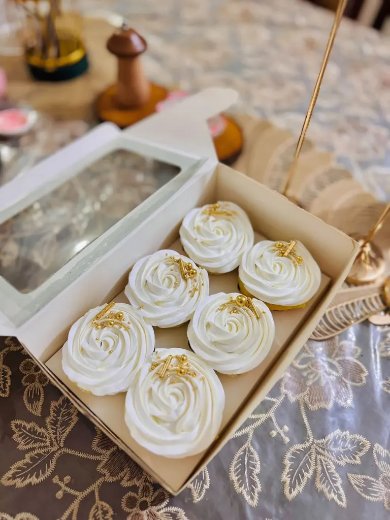 Vanilla Cup Cake 6 Pcs